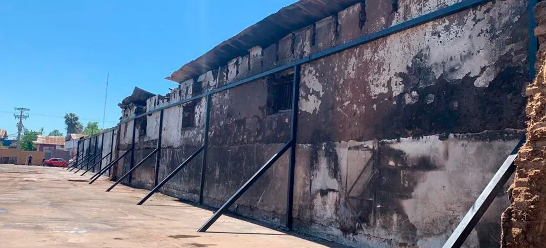 Apuntalamiento de muro medianero