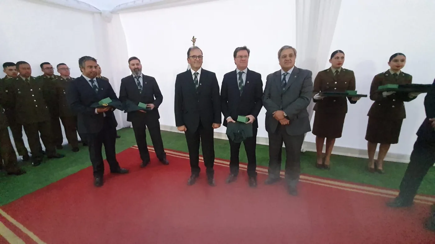 Ceremonia del Círculo de Amigos de Carabineros con la formación de honor