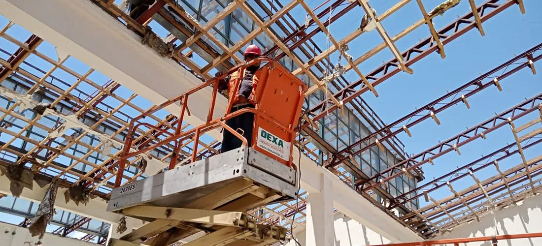 Desarme de cubierta desde alza hombre para cambio de techos