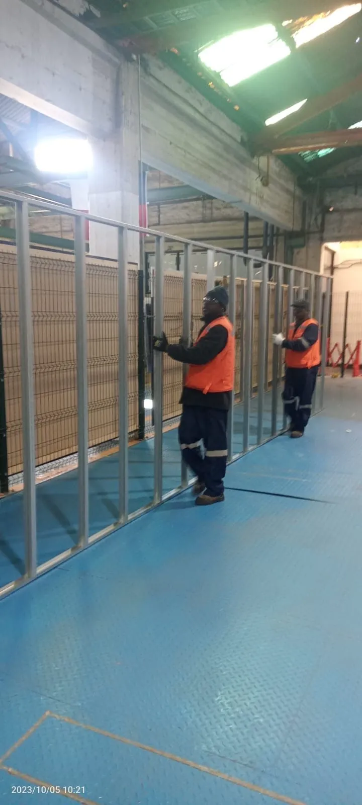 Instalación de cierres de malla metálica en recinto NEXANS